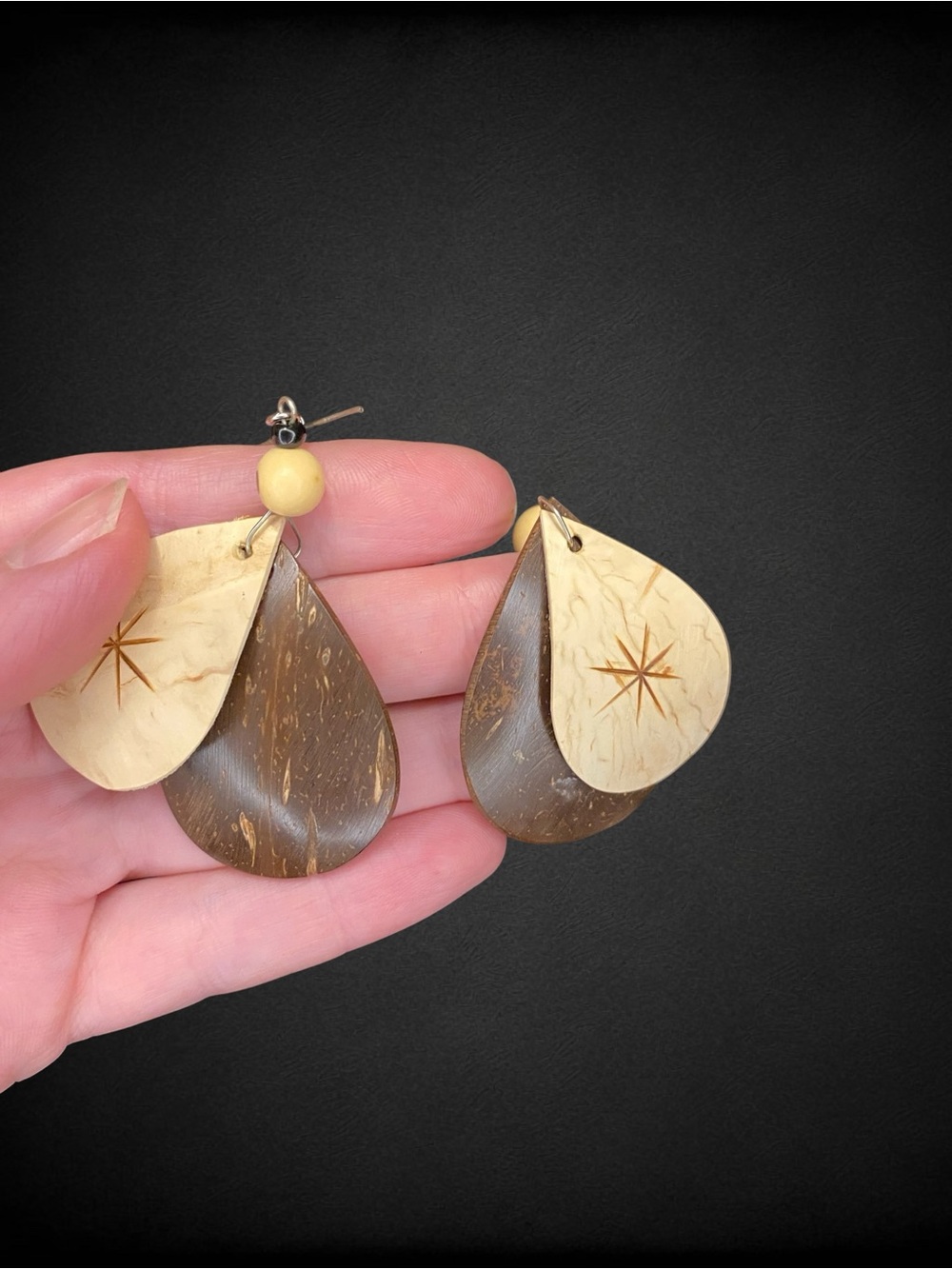 Vintage Costume Jewelry Earrings in Neutral Colours - Picture 9 of 10